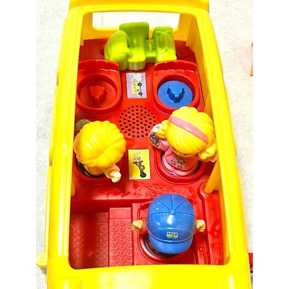 Fisher Price Little People Lil’ Movers School Bus driver 2 kids backpacks music - Picture 8 of 9